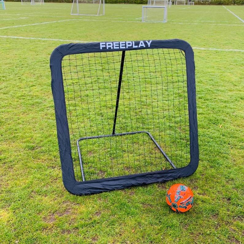 Elite Pro 110 X 110 Fodbold Rebounder By Freeplay Med Kantbånd - Freeplay Football Goal