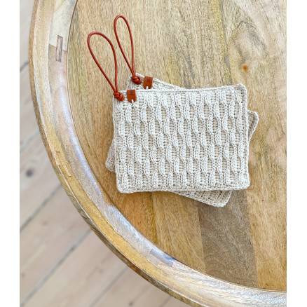 Nanina Grydelap Af Milla Billa  -  Garnpakke Til Nanina Grydelap Str. 20x16cm - Rito Krea